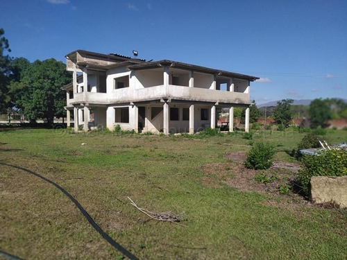 Mini Finca De 7500 Mts. Totalmente Cercado. Terreno Agrícola, Operativo. Cuenta Con 3 Pozos,(uno Activo) Laguna. Casa En Construcción