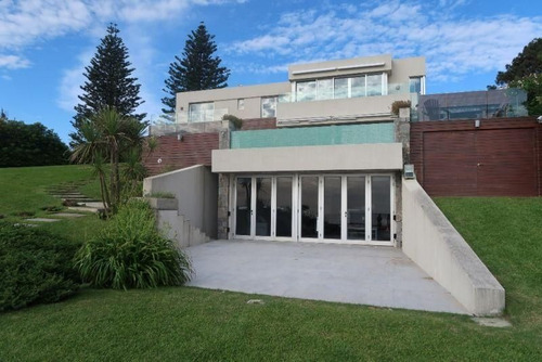 Casa En Venta De 4 Dormitorios En Punta Ballena