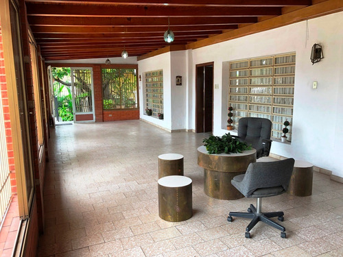 Imagen 3 de 18 de Se Vende Casa 532m2 5h+s/3b+s/3p Santa Mónica 9791