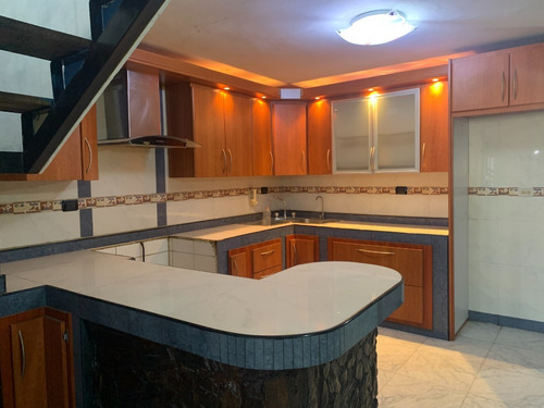 Imagen 1 de 19 de En Venta Casa En Carirubana