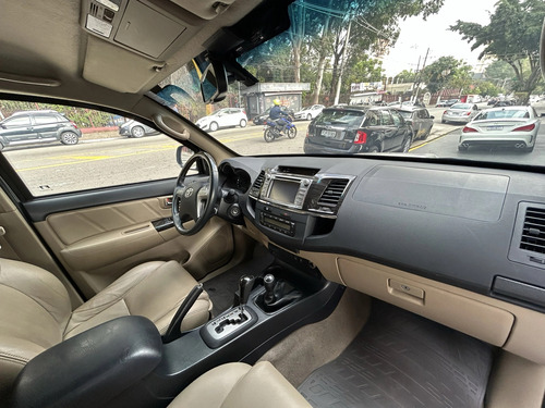 Toyota Hilux SW4 3.0 Srv 5l 4x4 Aut. 5p