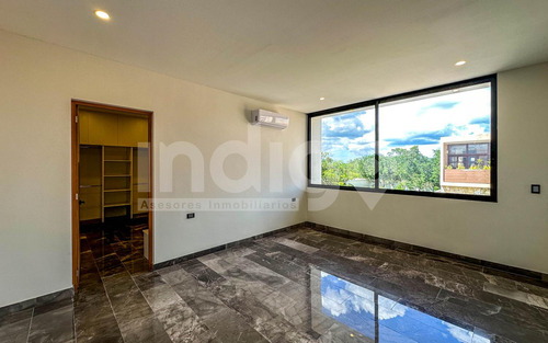 Casa En Venta En Mérida En Privada Soluna, Temozón Norte