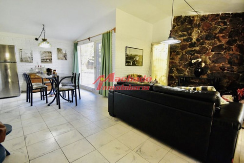 Casa En Zona Playa Mansa- Ref: 6342
