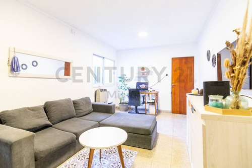 Imagen 2 de 19 de Departamento En Venta De 2 Dormtorios Con Patio En La Plata