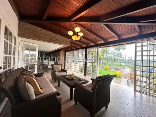 Casa En Venta. Urb. Alto Prado.