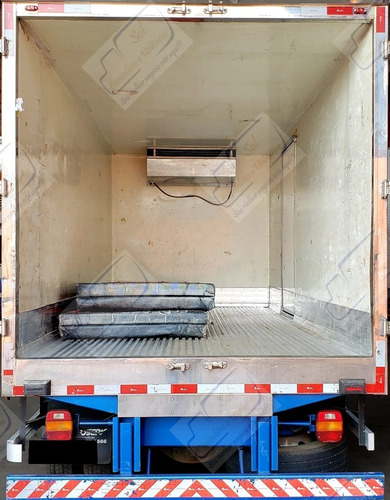Imagem 8 de 12 de Ford Cargo 1119 - 2015 (baú Thermolander -20°)