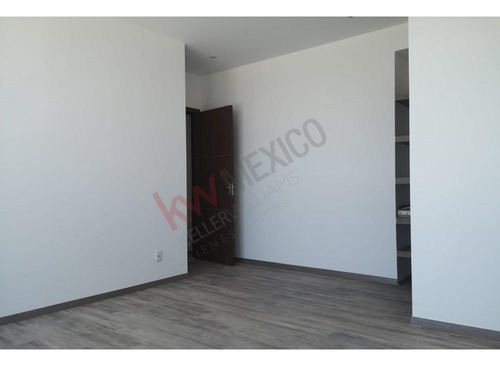 Departamento En Venta Juriquilla Santa Fe Con Balcon