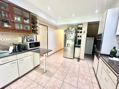 Venta De Hermosa Casa En Parque Chacabuco