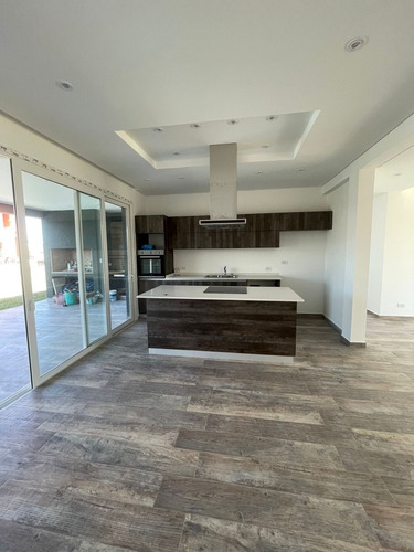 Imagen 13 de 16 de Hermosa Casa Minimalista A La Venta En Barrio Los Talas