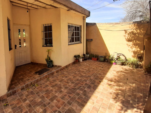 Casa De 2 Dormitorios Con Terreno A La Venta G.dro Baigorria