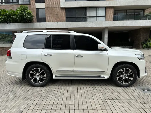 Toyota Land Cruiser SAHARA VXR LC200 DIESEL