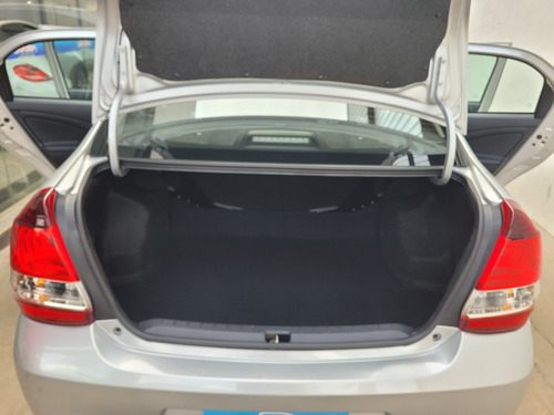 Imagem 11 de 13 de Etios Sedan X Plux 1.5 Automatico Flex 2020/2021 Prata