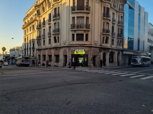 Imagen 3 de 3 de Local -local, 25 De Mayo Y Juncal, Gran Esquina, 194 M2 !!