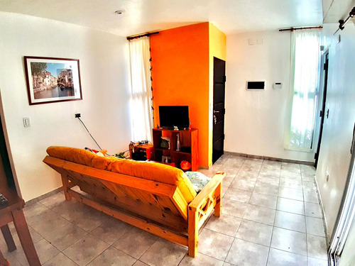 Casa En Venta En La Plata, 2 Dormitorios Y Galpón