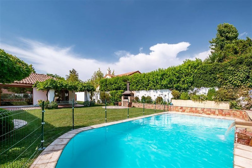 Casa En Venta De 4 Dorm. En Colina