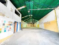 Comprar Dos Galpones En Venta Que Suman Un Total De 1243,25 Metros,  En Catia. Ch.