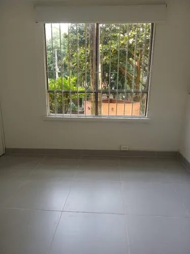 Apartamento En La Inferior Con Los Parra (poblado)