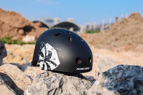 Casco Semiprofesional Marca Flying Eagle Modelo Zeus Color Negro Talla G