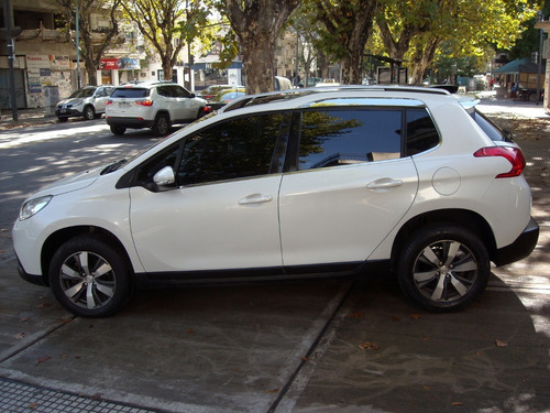 Imagen 8 de 15 de Peugeot 2008 Feline 2017