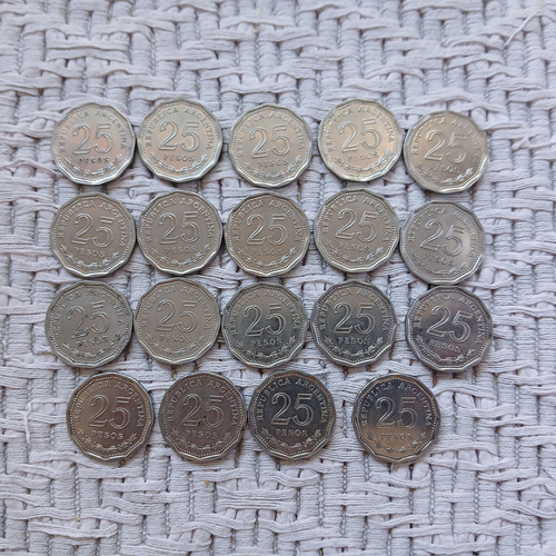 Lote 19 Monedas De 25 Pesos Moneda Nacional Cara Sarmiento. (Usado)