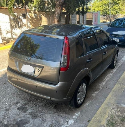 Imagen 3 de 9 de Ford Fiesta Sincronico