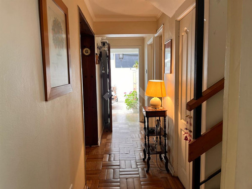 Casa En Venta De 5 Dorm. En Ñuñoa