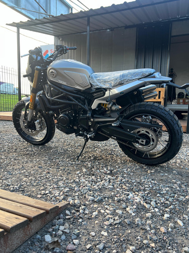 Benelli Leoncino 800 Trail