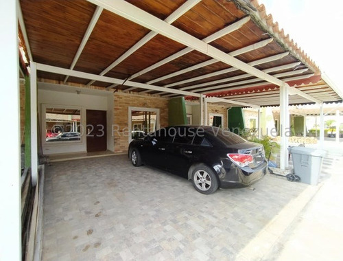 Imponente Townhouse En Venta Karol Home Av. Aragua Con Pozo De Agua Keg2331055