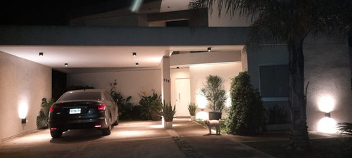 Dueño Directo. Vendo Casa Dueño Directo, Vende En El Canton , Casa Moderna De Diseño Minimalista A La Laguna Con 40m De Costa Propios, Parque Y Piscina Con Solarium