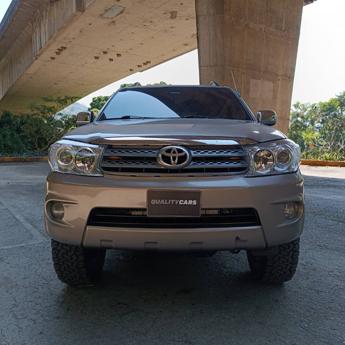 Toyota  Fortuner 4x4