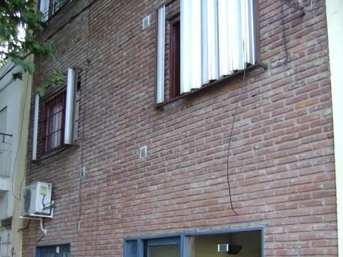C & P Inmobiliaria: San Lorenzo 3200, Escalera, Frente Facultad Odontología. 