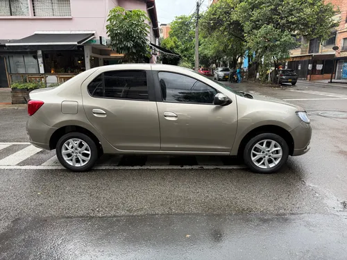 Renault Logan 1.6 Privilege / Intens