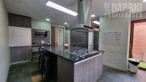 Casa En Venta De 4 Dorm. En Chicureo Centro