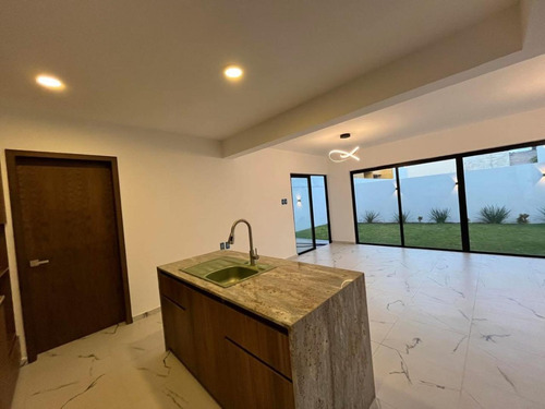 Lomas Residencial Casa Nueva 3 Recámaras Cada Una Con Baño, Jardín Y Terraza, Lista Para Estrenar.