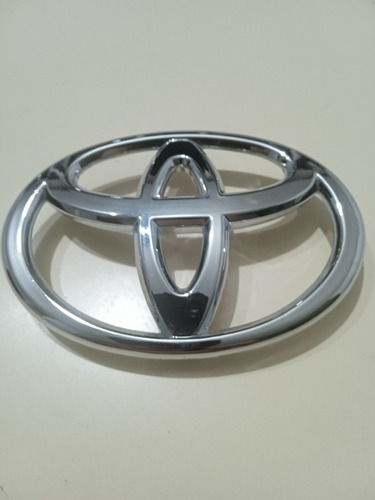 Emblema Frontal Cromado Toyota  New Sensación 2003-2008