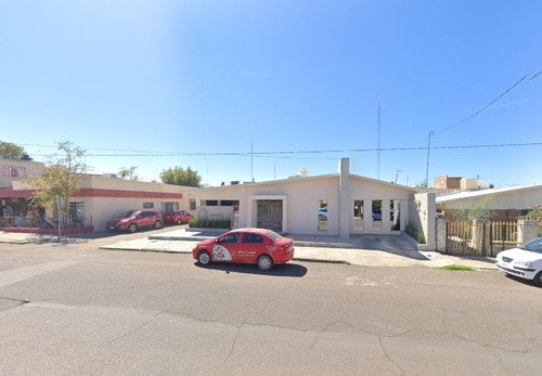 Casa De Un Nivel Con Excelente Ubicacion, 3 Recamaras, 2 Baños, 1 Lugar De Estacionamiento Con Uso De Suelo
