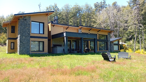 Casa De Montaña Con Vista Al Lago Jpg