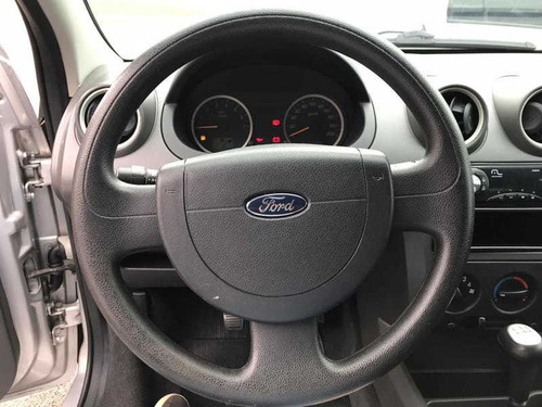 Imagem 10 de 15 de Ford Fiesta 2006