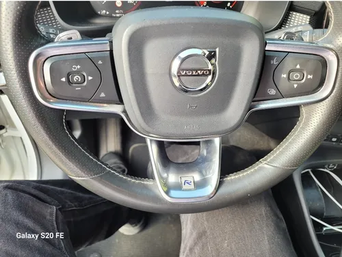 Volvo XC40 2.0 T4 R-DESIGN