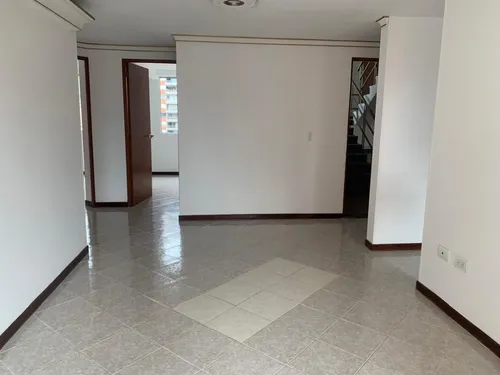 Vendo Apartamento Ubicado En La Parte Baja De La Loma De Los Bernal, Suoer Bien Ubicado