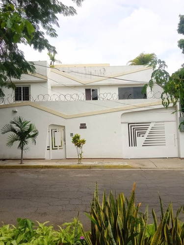 Seleny Vende Casa Comercial En Valencia Urb Las Chimeneas 