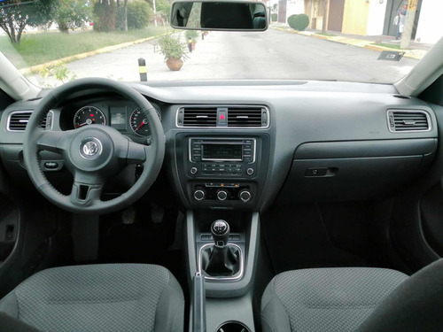 Imagen 11 de 15 de Volkswagen Jetta 2013 2.5 Style 5vel Mt