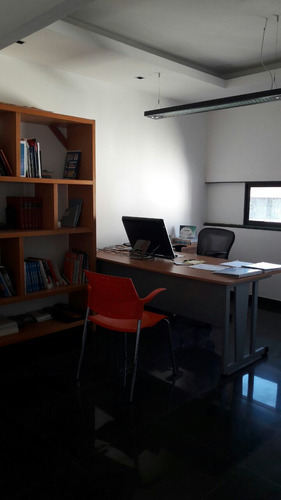 Edificio Con Oficinas Ejecutivas
