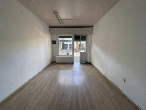 Venta De Local Comercial En Pocitos Con Renta