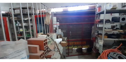 Amplio Local Comercial Sobre Av. J. M. Paz En Alquiler.
