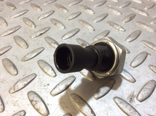 Sensor Presión Aceite Chevrolet Trax Ls 1.8 Std Mod 17-19 (Usado)