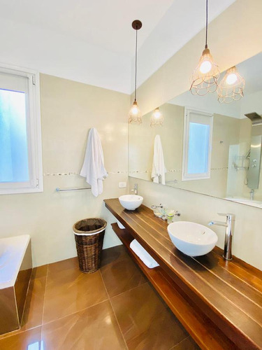 Alquiler Casa Alisos Nordelta: 5 Dorm. C/muebles - Piscina - A La Laguna