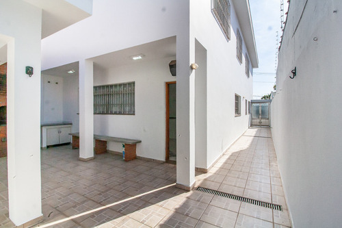 Imagem 27 de 28 de Excelente Casa 250m², 3 Dormitórios, 1 Suíte, 4 Banheiros No Total, Churrasqueira, Portão Eletrônico E Quintal. - Sp - So0942_sales