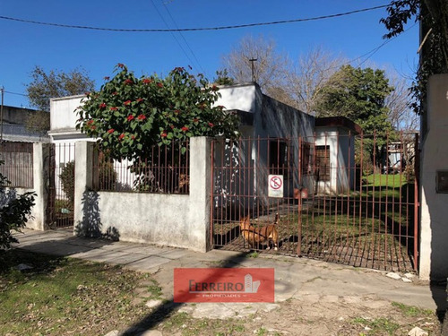 Venta De Casa 4 Amb. Con Importante Terreno En Bella Vista