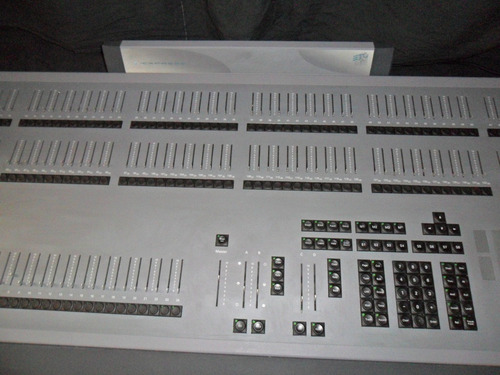 Consola Iluminacion Etc 144 Canales Usada No Posee Cargador (Usado)